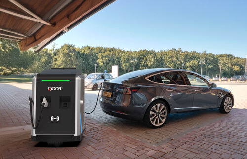 Últimos blogs de la empresa sobre ¿Cómo proporciona Door Energy un soporte de energía confiable para obras exteriores?