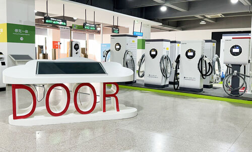 Últimas noticias de la empresa sobre Análisis en profundidad: Retorno de la inversión (ROI) para el despliegue de sistemas de almacenamiento de energía de baterías y estaciones de carga móviles de vehículos eléctricos